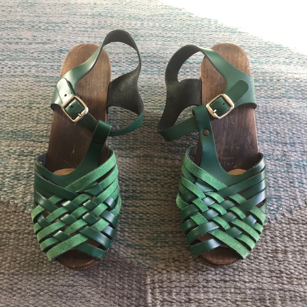 Maguba of Sweden Green T-strap Clogs mid heel 38